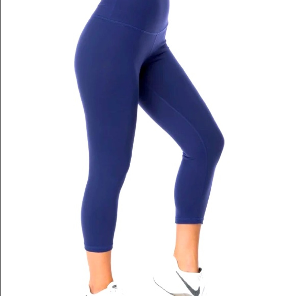 NWT IAB FLEX HIGH WAISTED CAPRI MIDNIGHT LEGGINGS